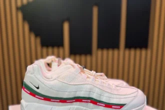 UNDEFEATED x Nike Air Max 95 « Sail » arrive bientôt et voici ses premières images