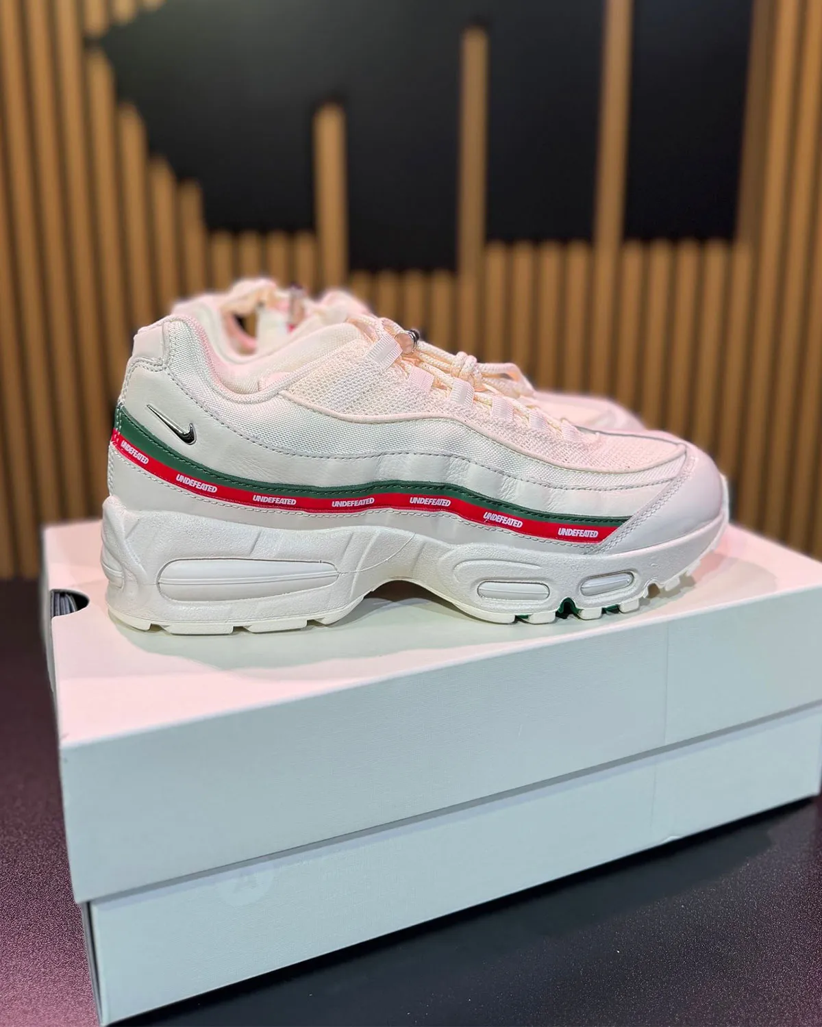 UNDEFEATED x Nike Air Max 95 Sail 0 UNDEFEATED x Nike Air Max 95 « Sail » arrive bientôt et voici ses premières images
