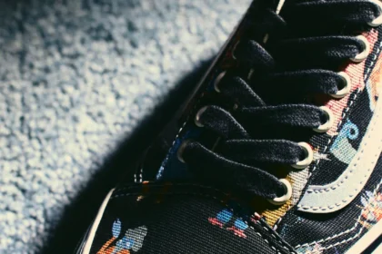 La collaboration UNDERCOVER x OTW by Vans dévoile quatre sneakers inspirées par l'artiste catalan Josep Baqué