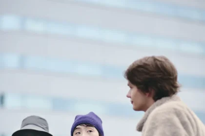 La collaboration UNIQLO x NEEDLES revisite la polaire à la lumière d'une vision japonaise avant-gardiste