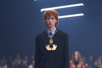 La collection Valentino printemps 2026 : un retour à la lumière