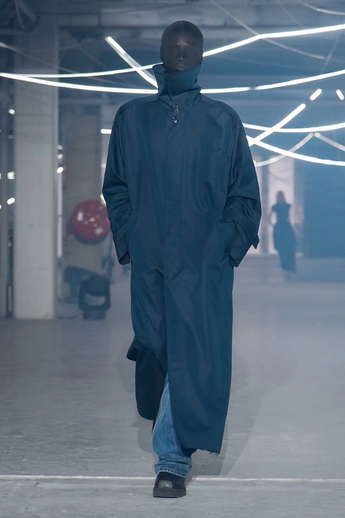 La collection Vêtements printemps 2026 : entre clubwear urbain et tailoring déconstruit