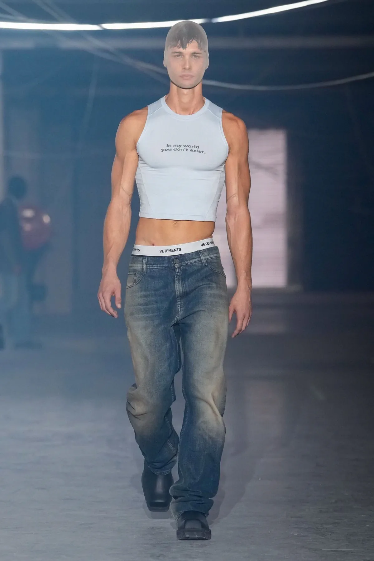 La collection Vêtements printemps 2026 : entre clubwear urbain et tailoring déconstruit
