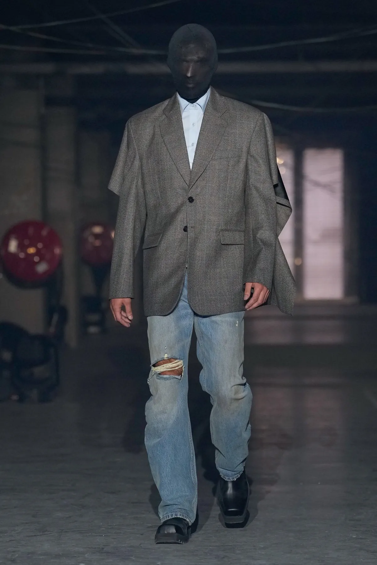 La collection Vêtements printemps 2026 : entre clubwear urbain et tailoring déconstruit