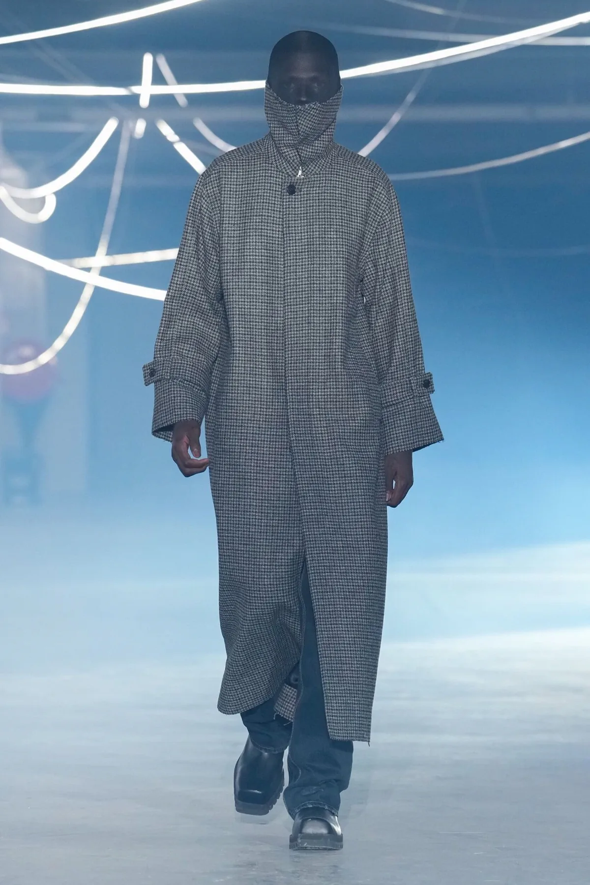 La collection Vêtements printemps 2026 : entre clubwear urbain et tailoring déconstruit