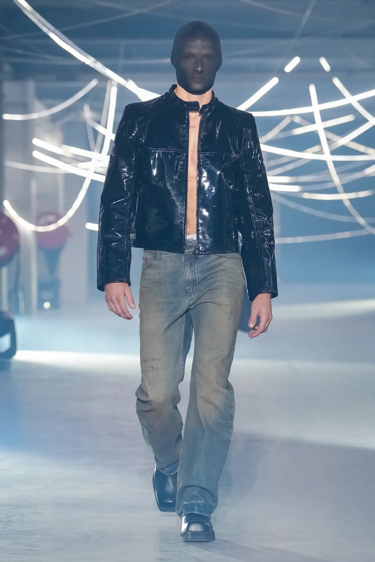 La collection Vêtements printemps 2026 : entre clubwear urbain et tailoring déconstruit