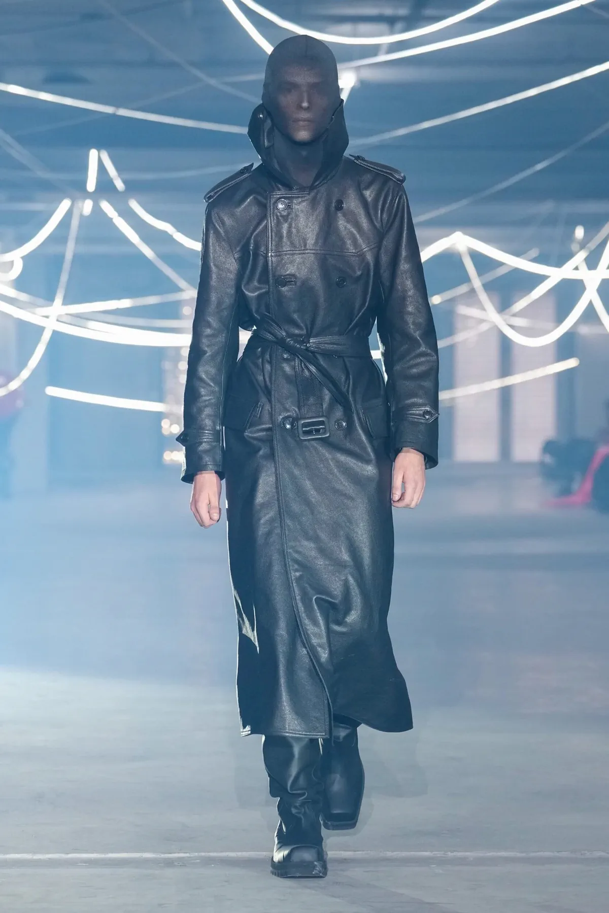 La collection Vêtements printemps 2026 : entre clubwear urbain et tailoring déconstruit