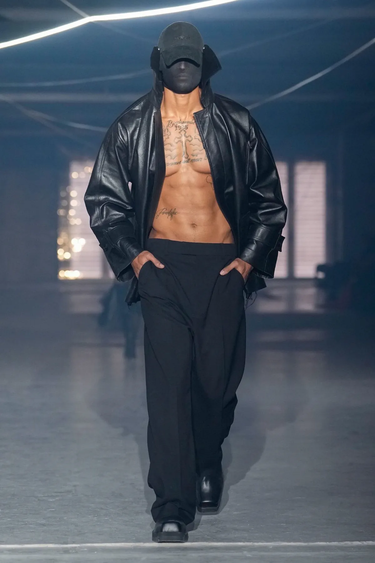 La collection Vêtements printemps 2026 : entre clubwear urbain et tailoring déconstruit
