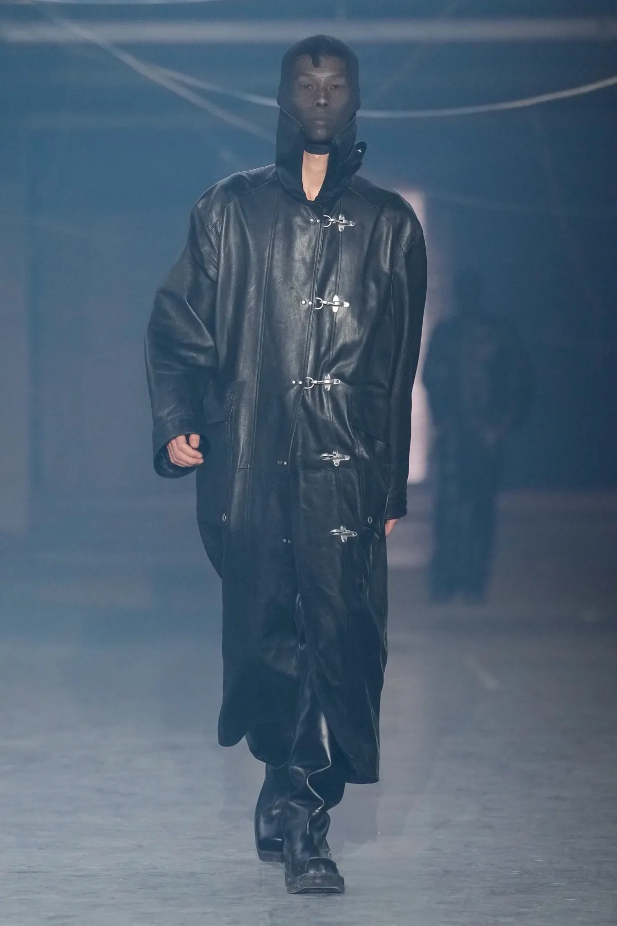 La collection Vêtements printemps 2026 : entre clubwear urbain et tailoring déconstruit