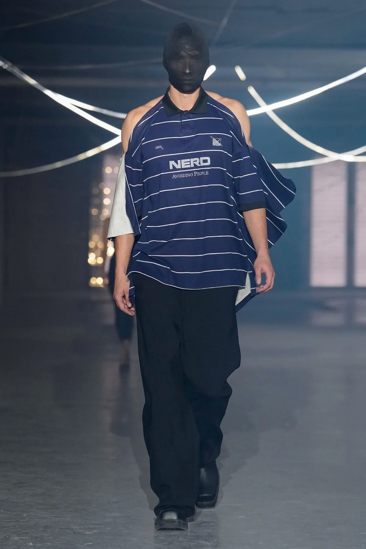 La collection Vêtements printemps 2026 : entre clubwear urbain et tailoring déconstruit