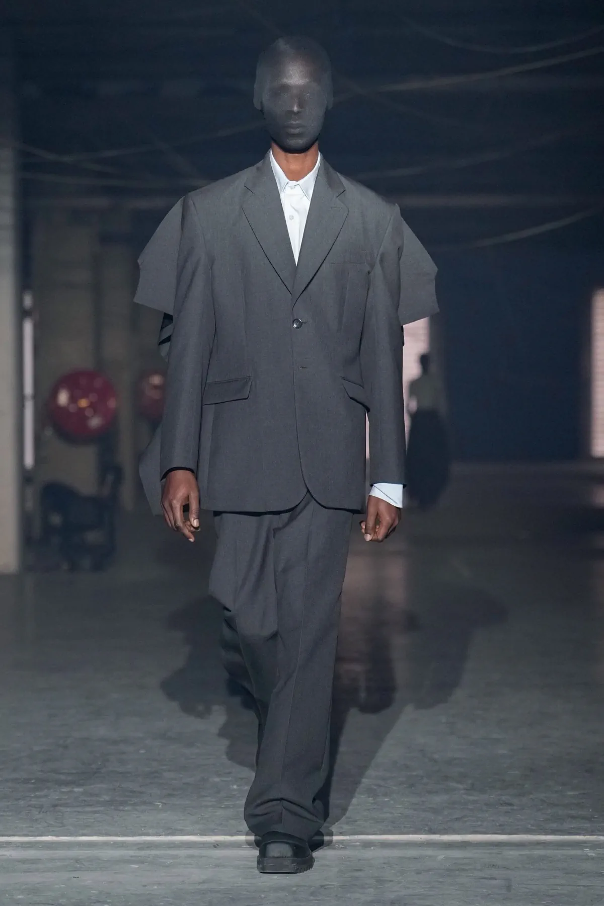 La collection Vêtements printemps 2026 : entre clubwear urbain et tailoring déconstruit