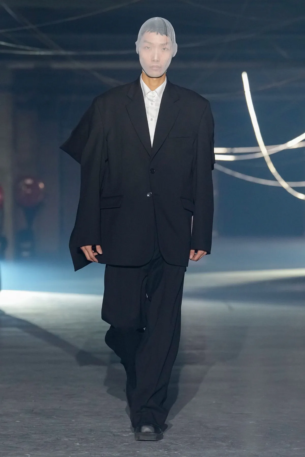 La collection Vêtements printemps 2026 : entre clubwear urbain et tailoring déconstruit