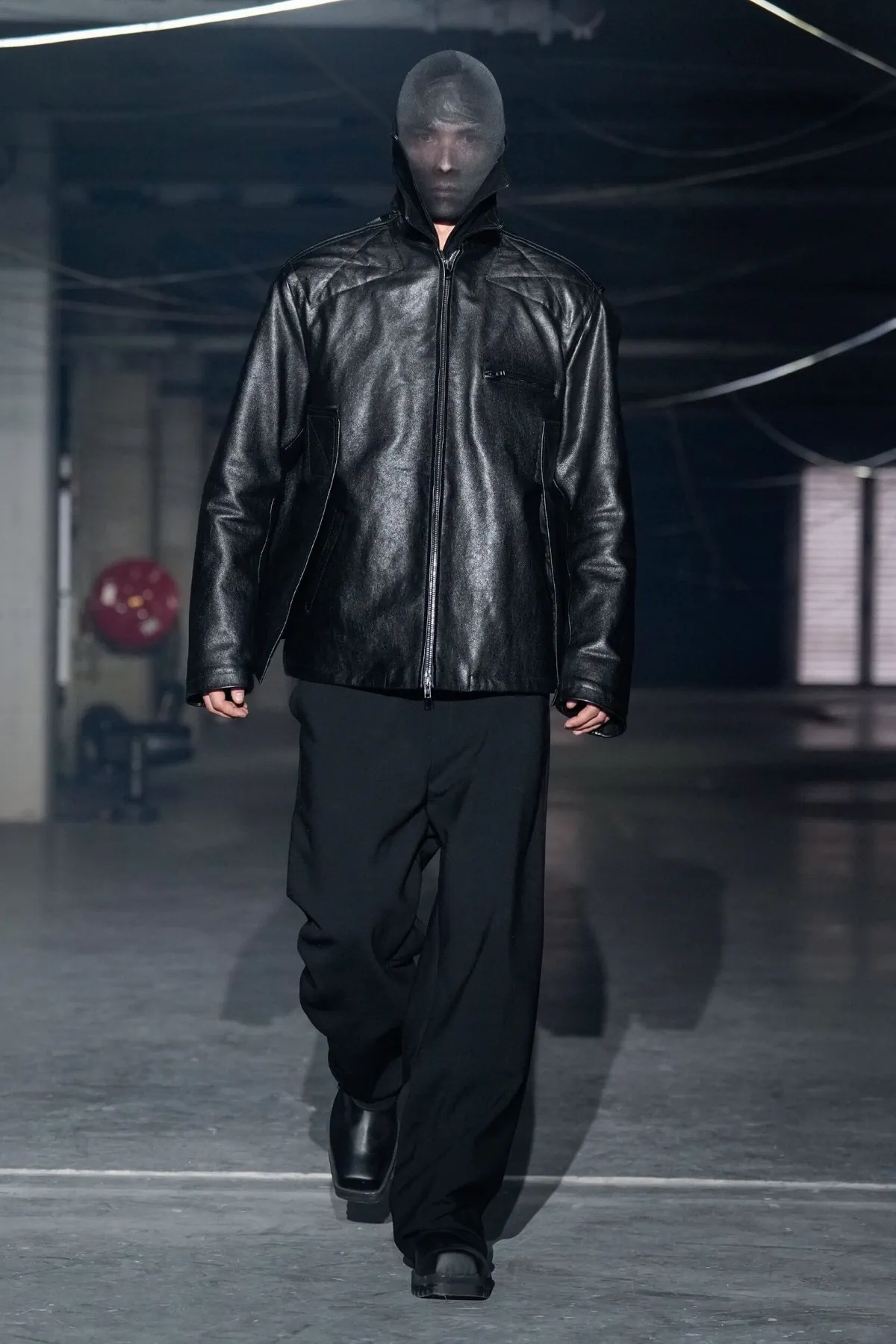 Vetements Spring Summer 2026 Paris Fashion Week 3 La collection Vêtements printemps 2026 : entre clubwear urbain et tailoring déconstruit