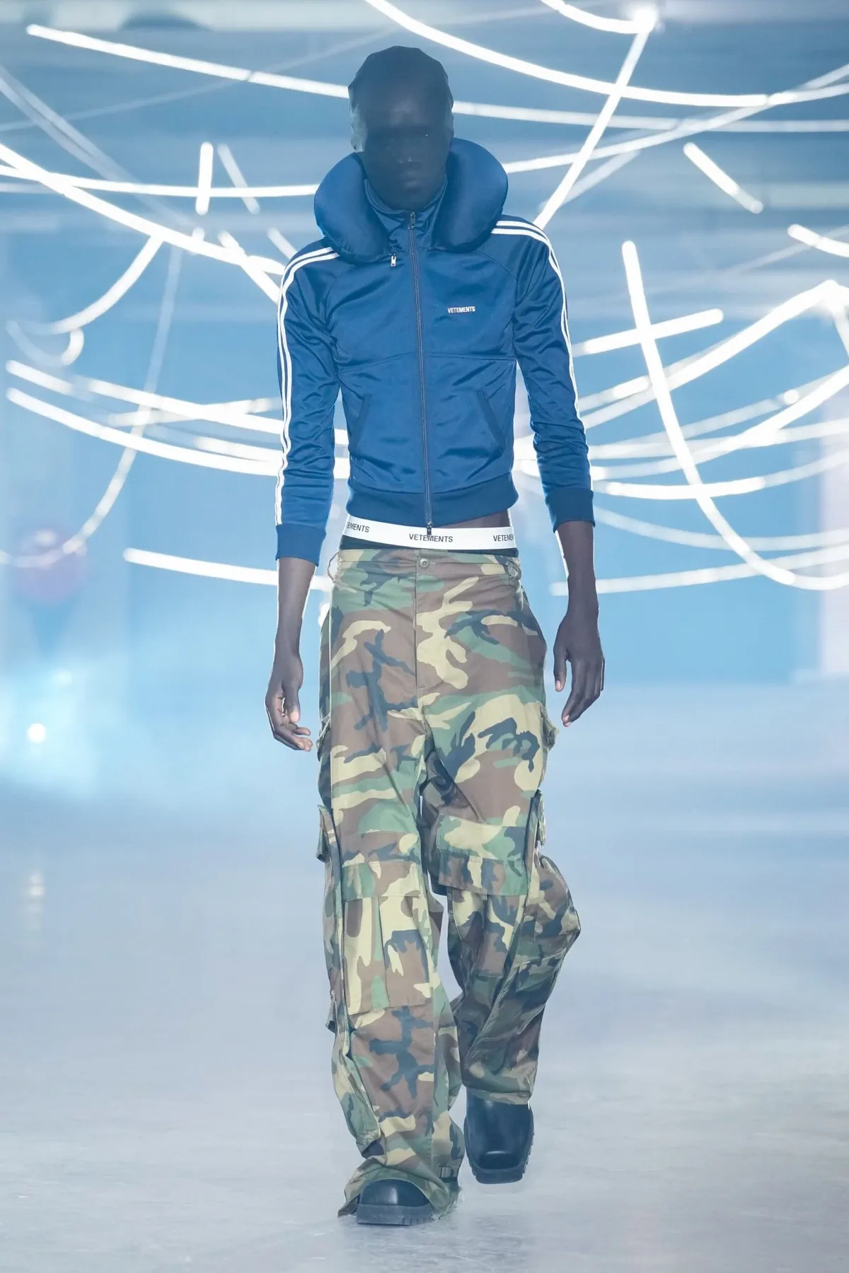 La collection Vêtements printemps 2026 : entre clubwear urbain et tailoring déconstruit