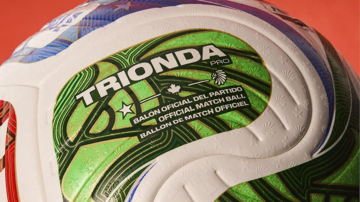 adidas Trionda Ballon officiel de la coupe du monde de la FIFA 2026 4 TRIONDA devient le ballon officiel de la Coupe du monde de la FIFA 2026 pour célébrer trois nations unies par le football