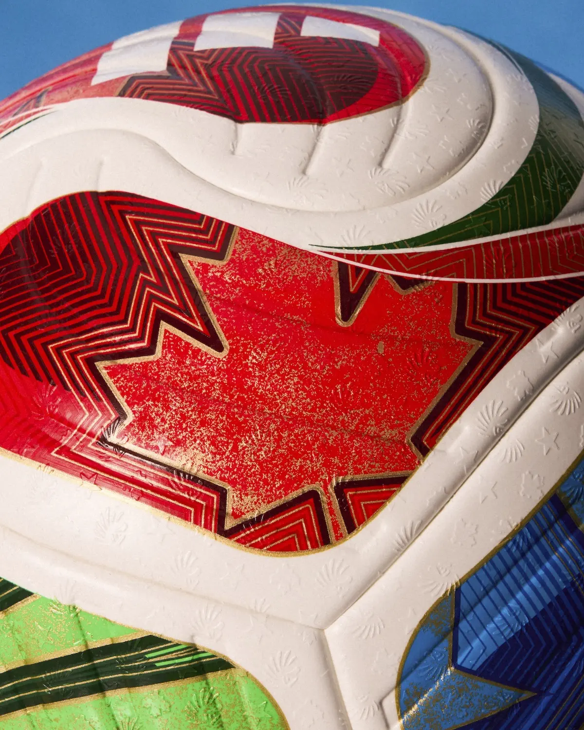 adidas Trionda Ballon officiel de la coupe du monde de la FIFA 2026 6 TRIONDA devient le ballon officiel de la Coupe du monde de la FIFA 2026 pour célébrer trois nations unies par le football
