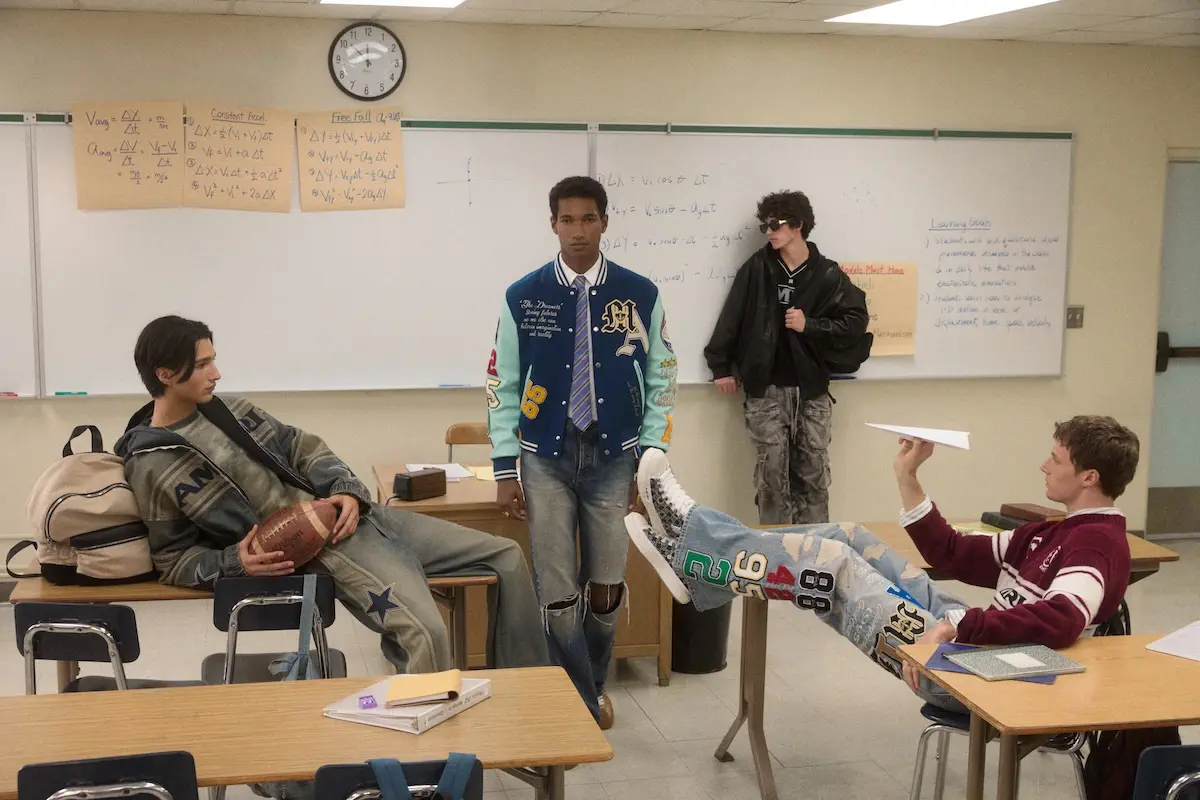 AMIRI réinvente « The Breakfast Club » dans sa campagne pré-printemps 2026 au charme cinématographique
