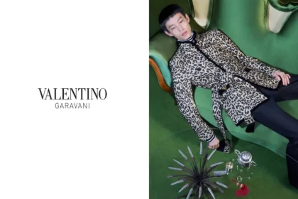 La campagne Croisière 2026 de Valentino : Dakota Johnson, muse d’un hôtel romain signé Alessandro Michele