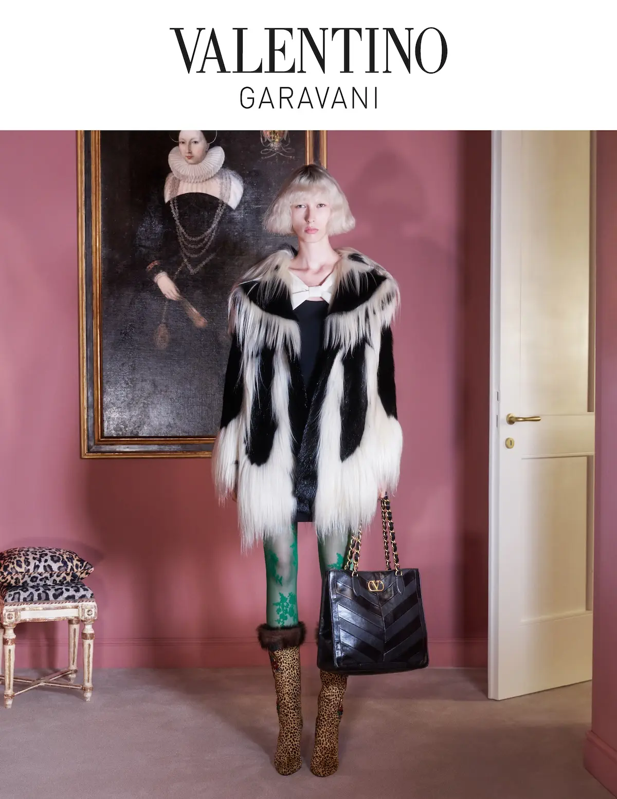 La campagne Croisière 2026 de Valentino : Dakota Johnson, muse d’un hôtel romain signé Alessandro Michele