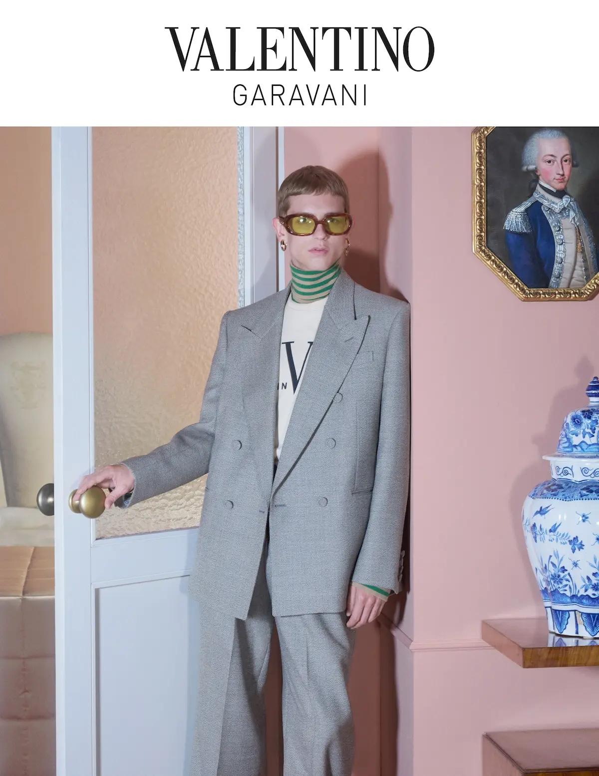 La campagne Croisière 2026 de Valentino : Dakota Johnson, muse d’un hôtel romain signé Alessandro Michele