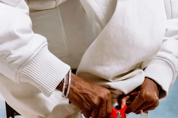 Converse Shai 001 « Winter Red » : : la sneaker hivernale qui fait monter la température