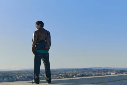 Bang Chan (Stray Kids) signe « Roman Empire » pour FENDI, une ode R&B au glamour romain