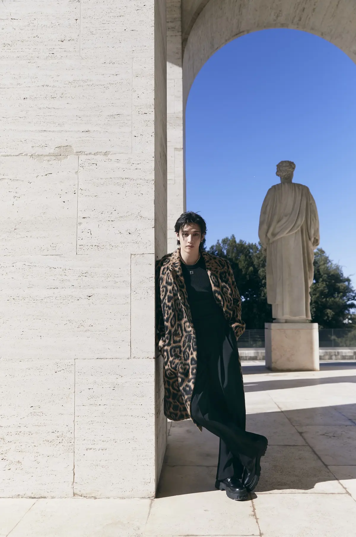 FENDI x Bang Chan Roman Empire 1 Bang Chan (Stray Kids) signe « Roman Empire » pour FENDI, une ode R&B au glamour romain