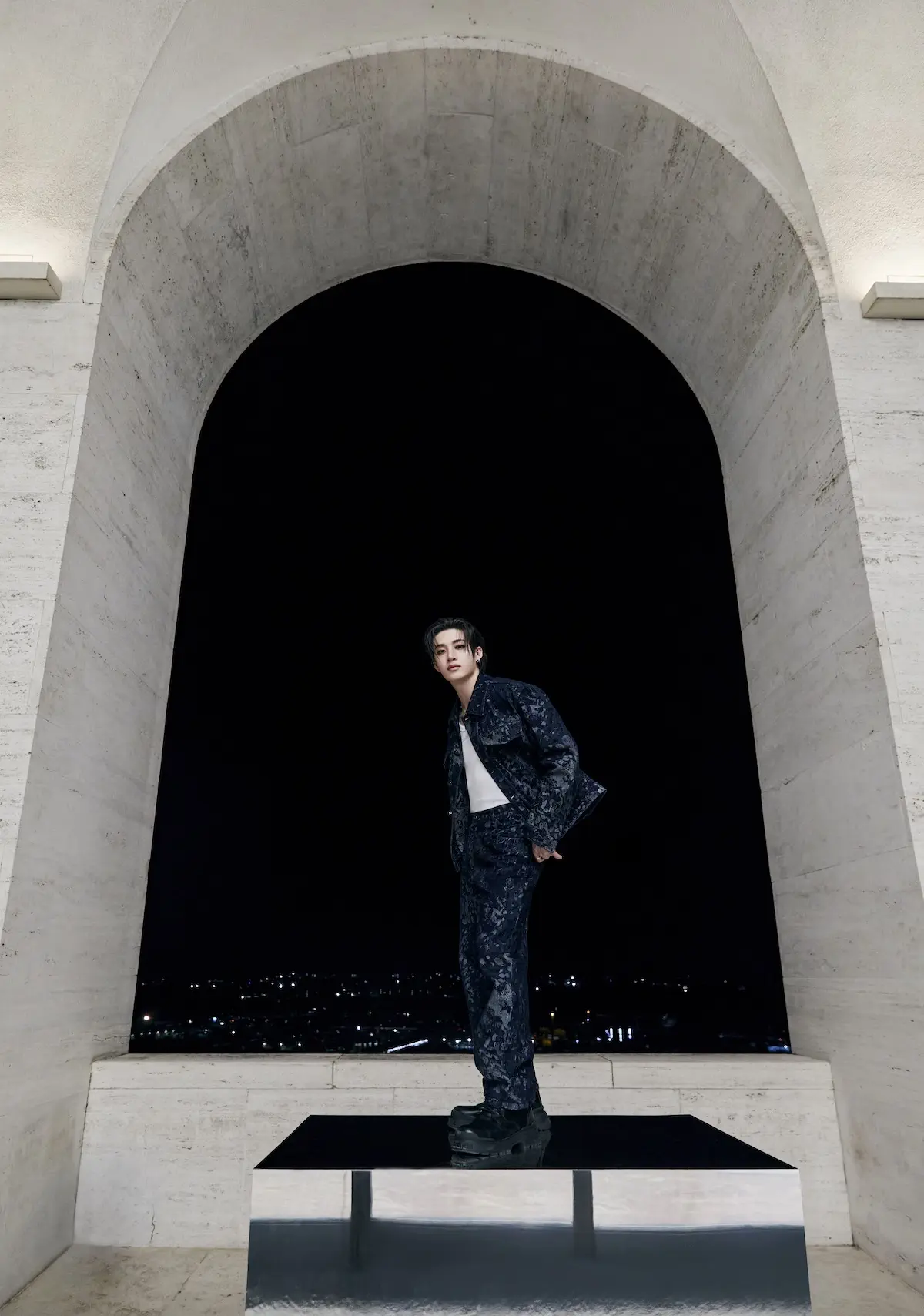 FENDI x Bang Chan Roman Empire 5 Bang Chan (Stray Kids) signe « Roman Empire » pour FENDI, une ode R&B au glamour romain