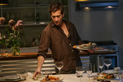 Jake Gyllenhaal sublime le quotidien dans la nouvelle campagne intime de Ginori 1735