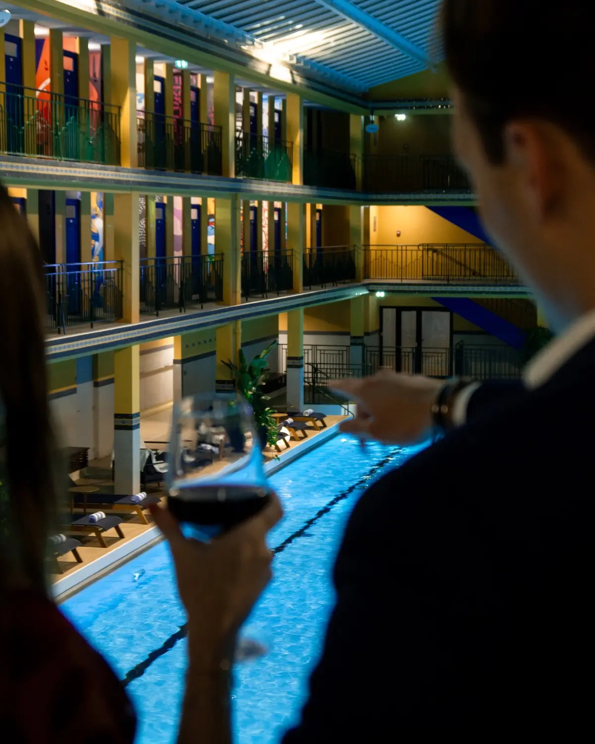 Réveillon 2026 : l’hôtel Molitor met aux enchères une nuit d’exception avec bain de minuit dans son bassin Art déco