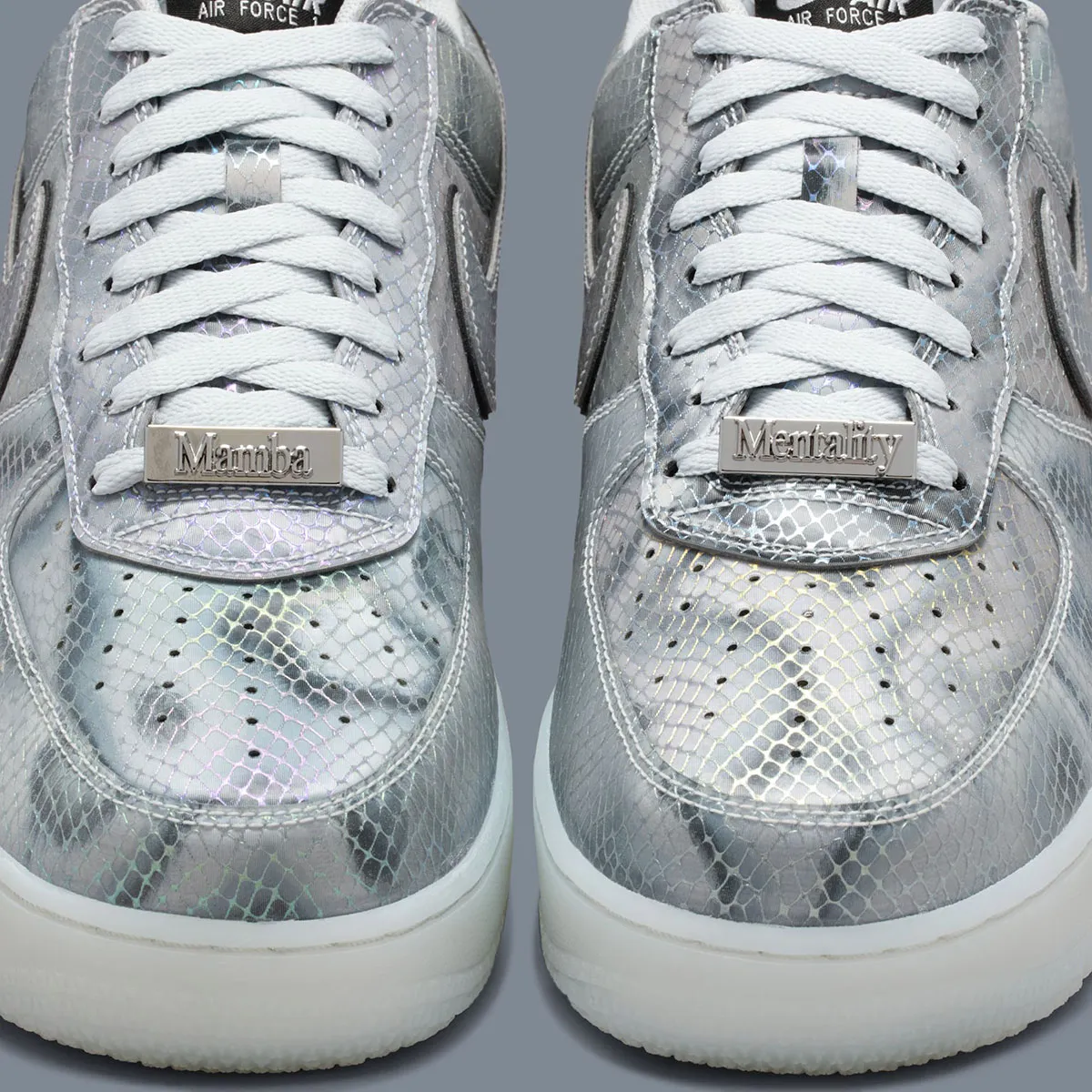 La Nike Air Force 1 Low « Lenticular » rend hommage à Kobe Bryant avec une finition métallique évolutive