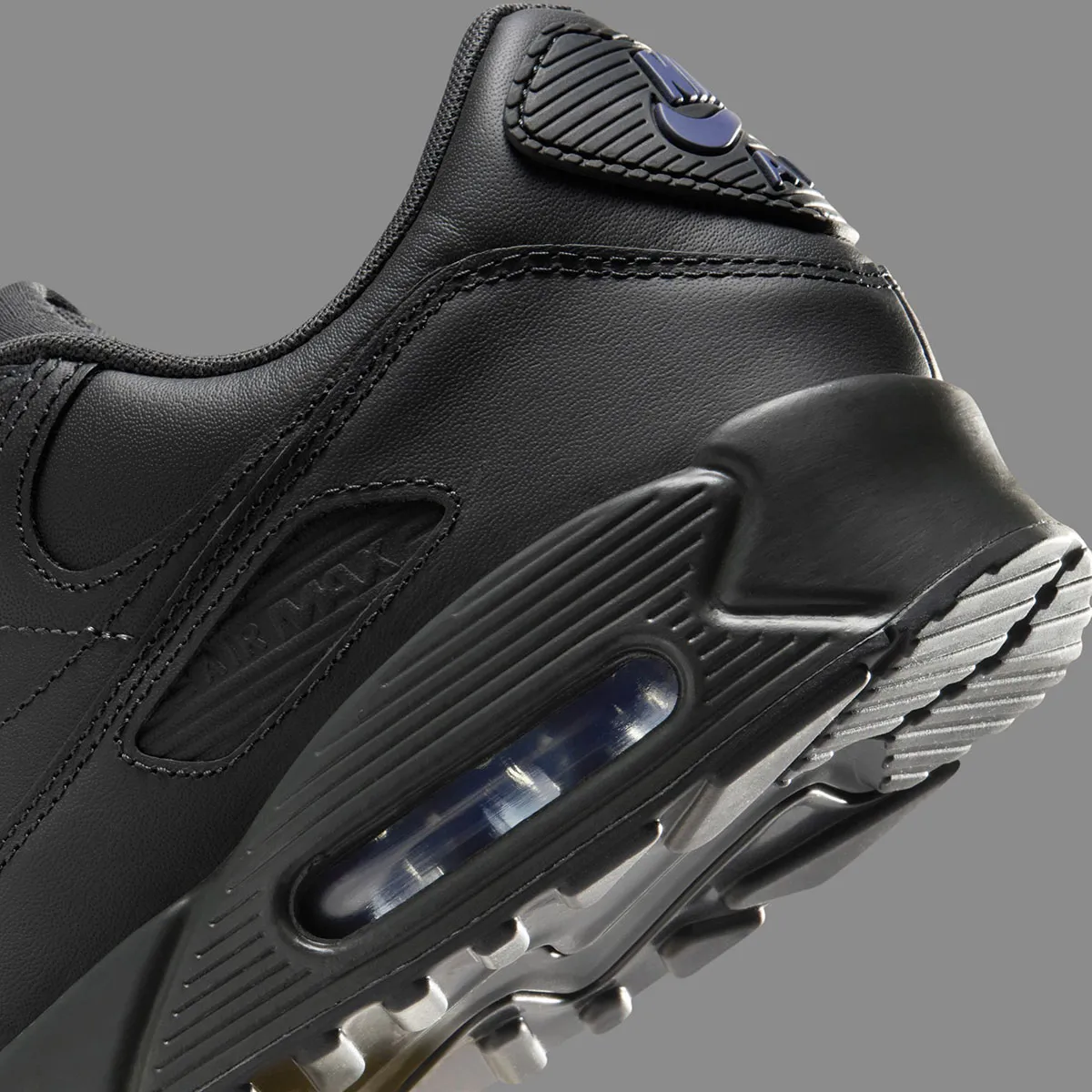 Nike Air Max 90 Sanded Purple 5 Nike Air Max 90 « Sanded Purple » : le coloris hivernal qui mise sur l’élégance sombre