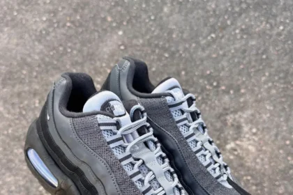 Nike Air Max 95 GS « Smoke Grey » : le coloris qui lancera la saison 2026