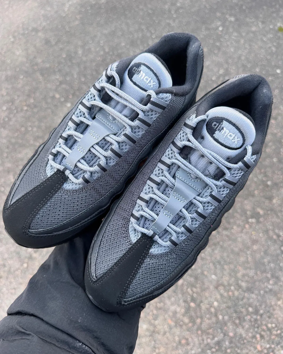 Nike Air Max 95 GS Smoke Grey 2 Nike Air Max 95 GS « Smoke Grey » : le coloris qui lancera la saison 2026