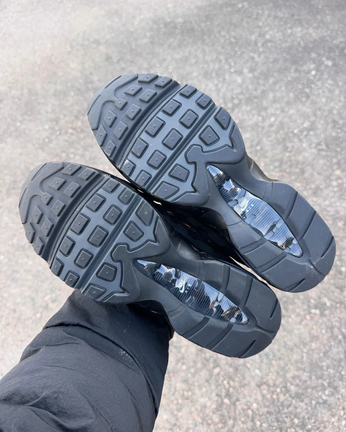 Nike Air Max 95 GS Smoke Grey 3 Nike Air Max 95 GS « Smoke Grey » : le coloris qui lancera la saison 2026