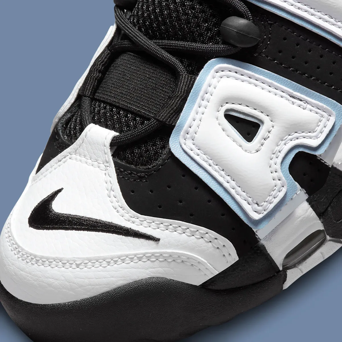 Nike Air More Uptempo ’96 : le retour iconique confirmé pour 2026 avec les coloris « Black/White » et « Cobalt Bliss »