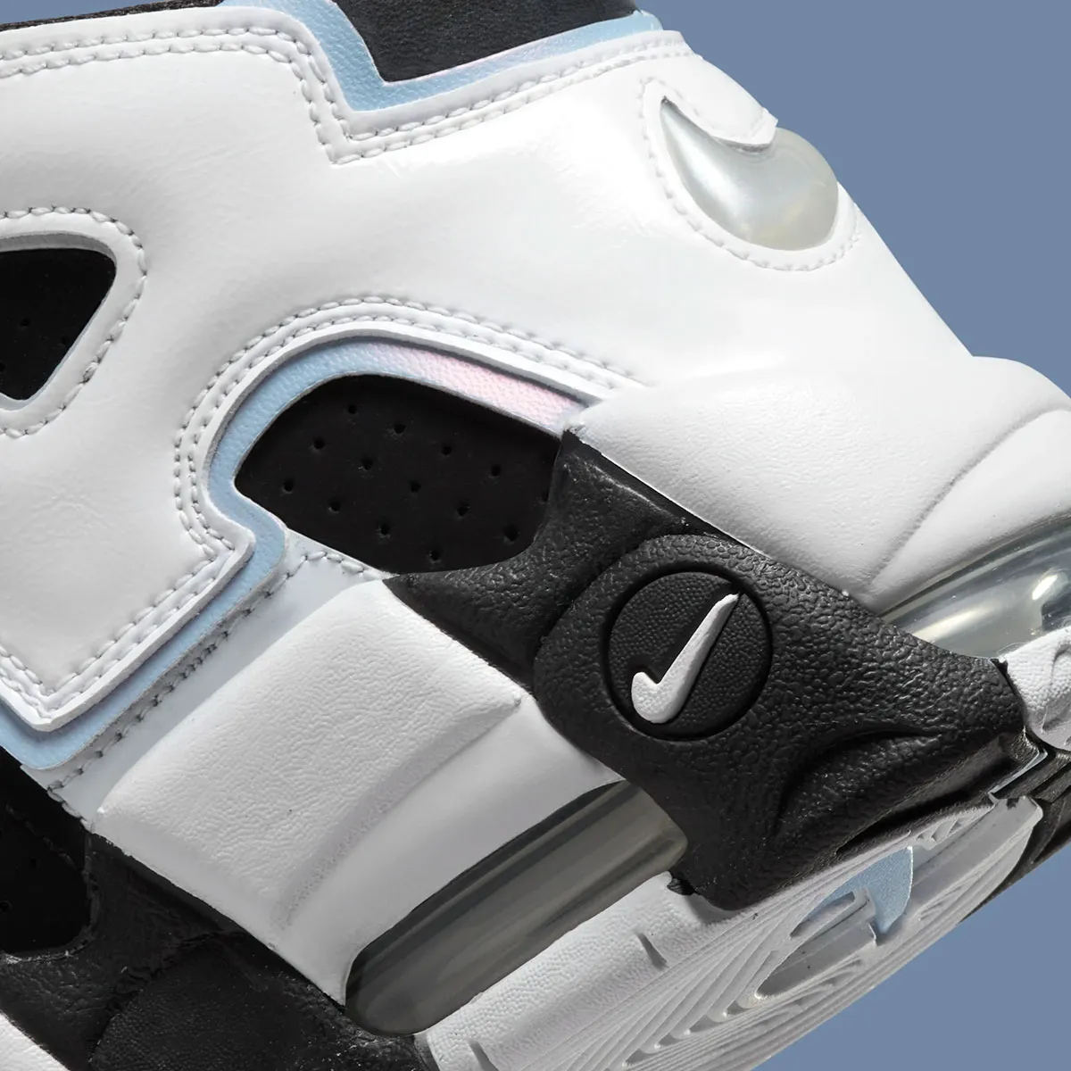 Nike Air More Uptempo ’96 : le retour iconique confirmé pour 2026 avec les coloris « Black/White » et « Cobalt Bliss »