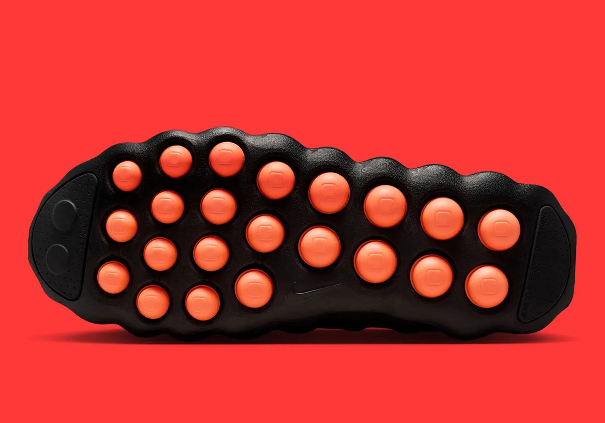 Nike Mind 002 Black Hyper Crimson 2 Nike Mind 002 « Black/Hyper Crimson » : la sneaker qui réveille la connexion entre votre pied et votre cerveau