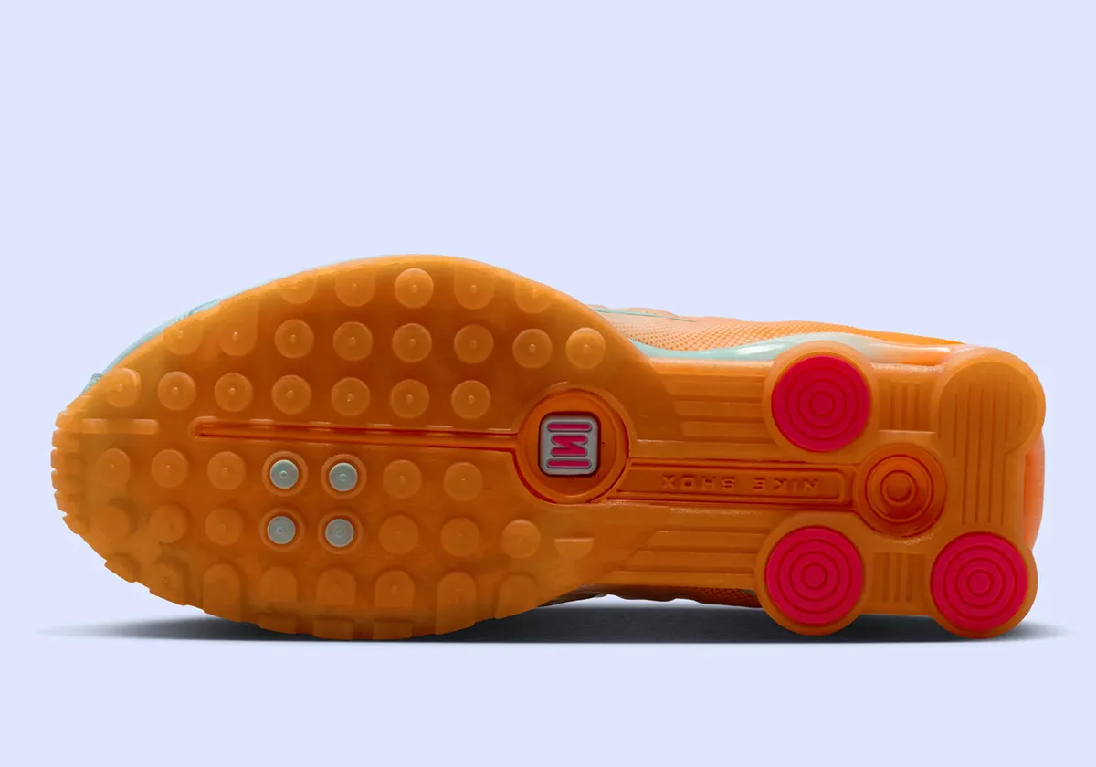 Nike Shox R4 « Vivid Orange » : la sneaker rétro qui fait son grand retour avec un dégradé flamboyant