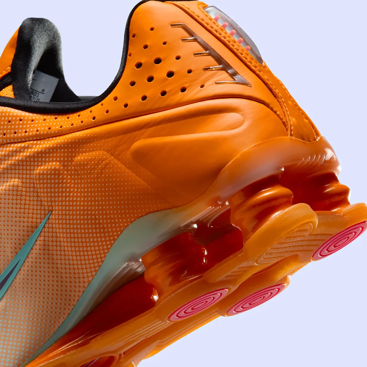 Nike Shox R4 « Vivid Orange » : la sneaker rétro qui fait son grand retour avec un dégradé flamboyant