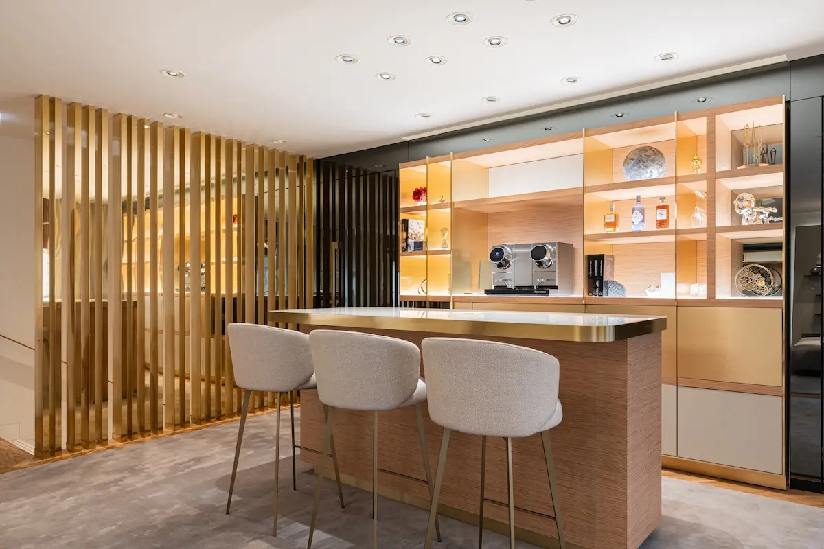 OMEGA Nouvelle boutique a Lyon 6 OMEGA inaugure à Lyon une boutique d’exception inspirée par ses exploits lunaires