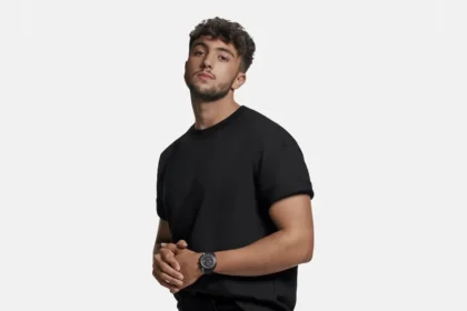 OMEGA accueille Inoxtag comme Ami de la Marque : une alliance stratégique entre horlogerie de luxe et nouvelle génération