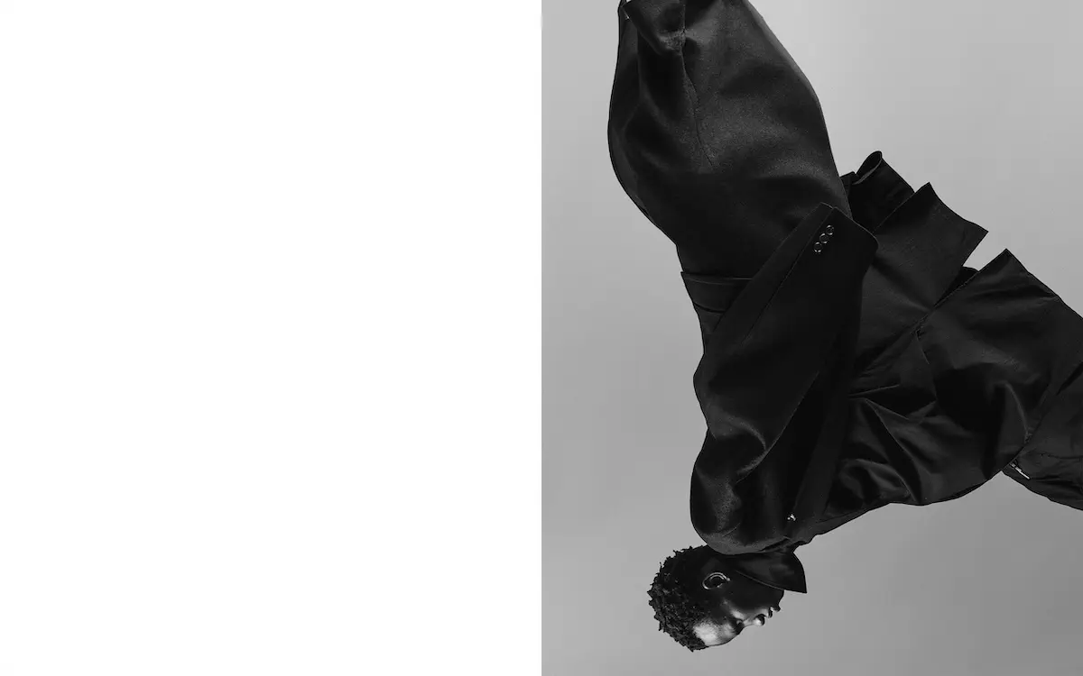 SONGZIO x HELIOT EMIL Premiere collaboration 2 Quand la mode croise le fer : SONGZIO et HELIOT EMIL signent une collaboration tranchante