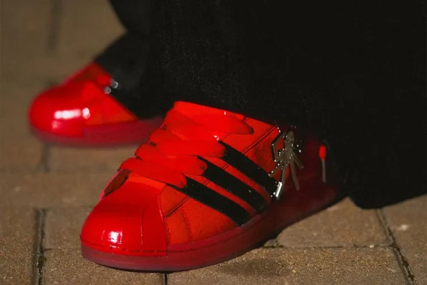 Lamine Yamal dévoile la Sp5der x adidas Superstar « Red/Black » : l’une des sneakers les plus attendues de 2026