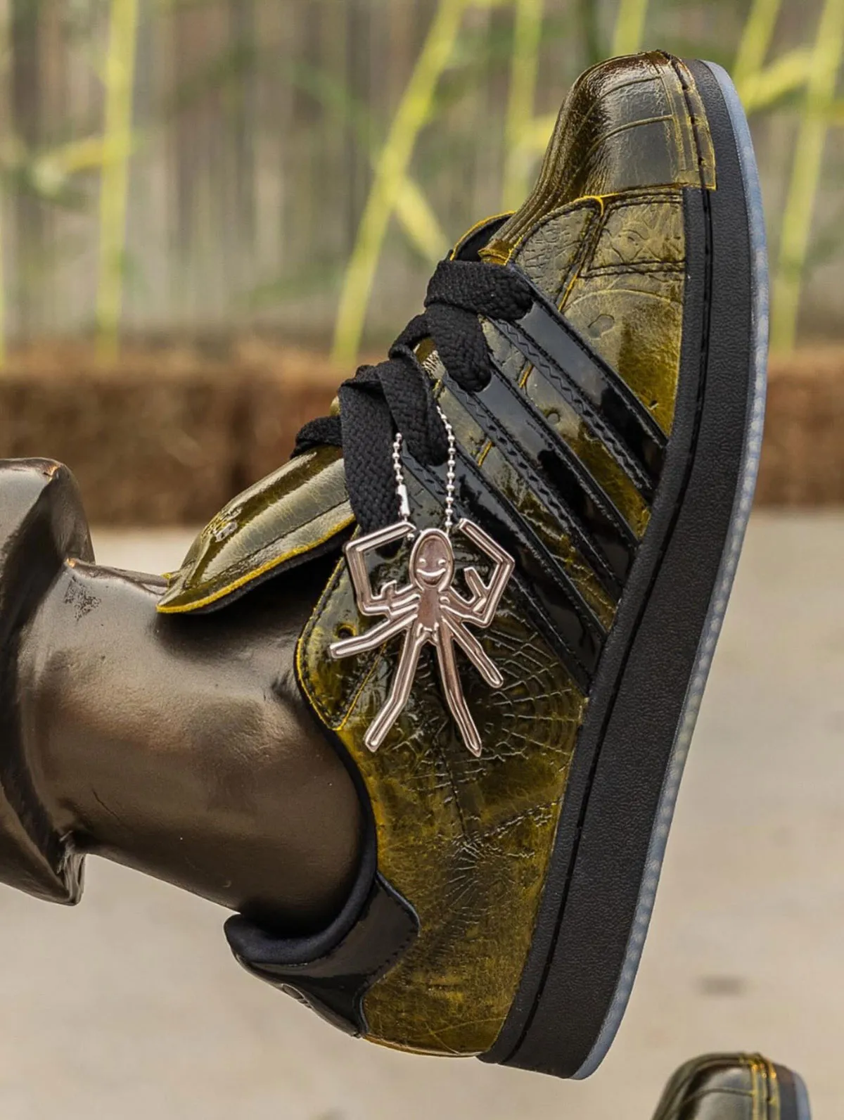 Lamine Yamal dévoile la Sp5der x adidas Superstar « Red/Black » : l’une des sneakers les plus attendues de 2026