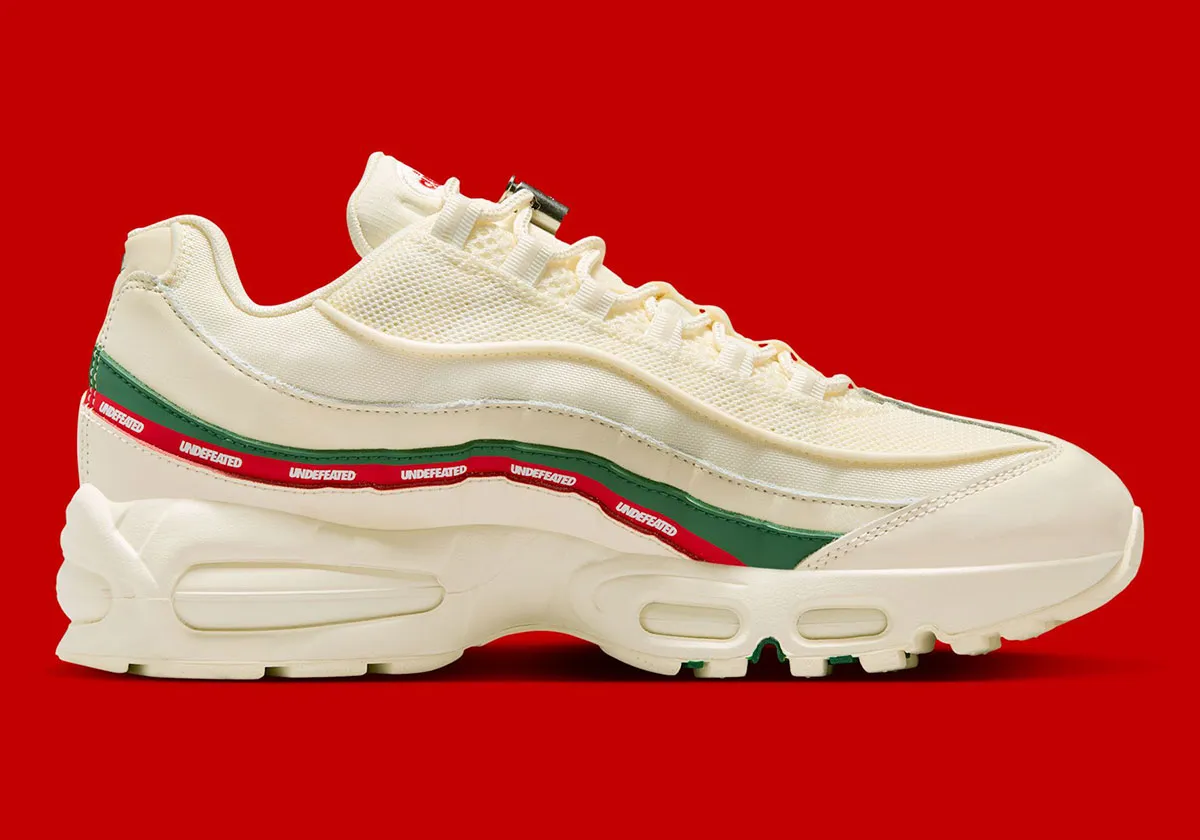 UNDEFEATED x Nike Air Max 95 « Sail » : la version premium inspirée de Gucci arrive pour les fêtes 2025