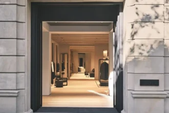 ZARA ouvre à Barcelone un nouveau flagship signé Vincent Van Duysen : un magasin-résidence qui réinvente l’expérience retail