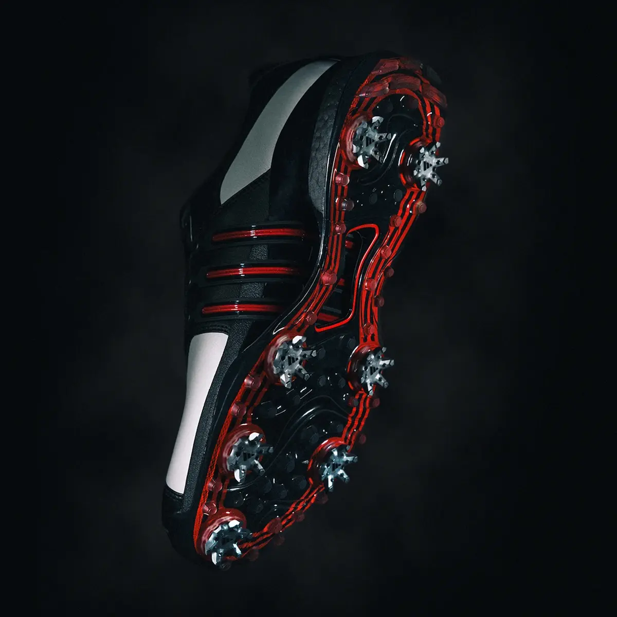 adidas TOUR360 fête ses 20 ans : retour du modèle culte de 2005 avec des technologies futuristes