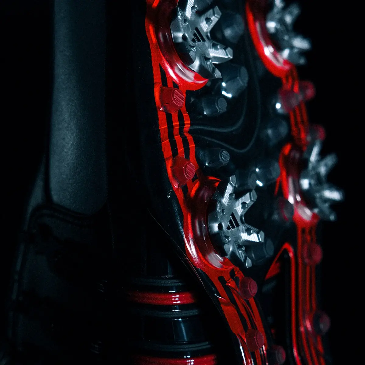 adidas TOUR360 fête ses 20 ans : retour du modèle culte de 2005 avec des technologies futuristes