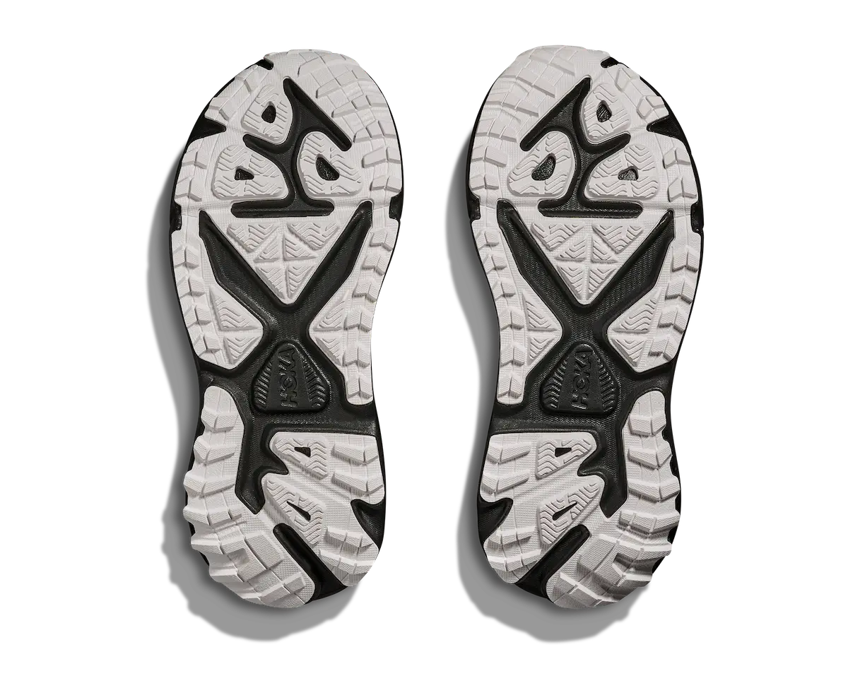 Avec la Stinson One7+, HOKA et Dover Street Market réinventent la chaussure de trail urbaine